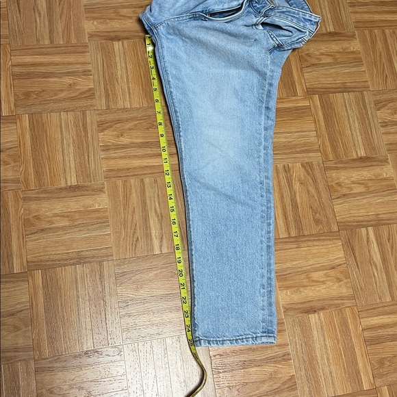 American Eagle Outfitters Light Blue Mom jean. - Picture 7 of 8